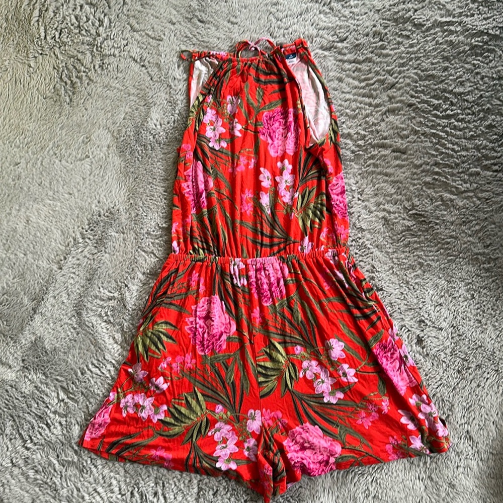 Keyhole back, floral print